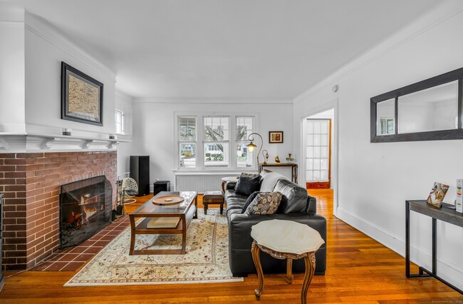 Primary Photo - 935 West Blvd