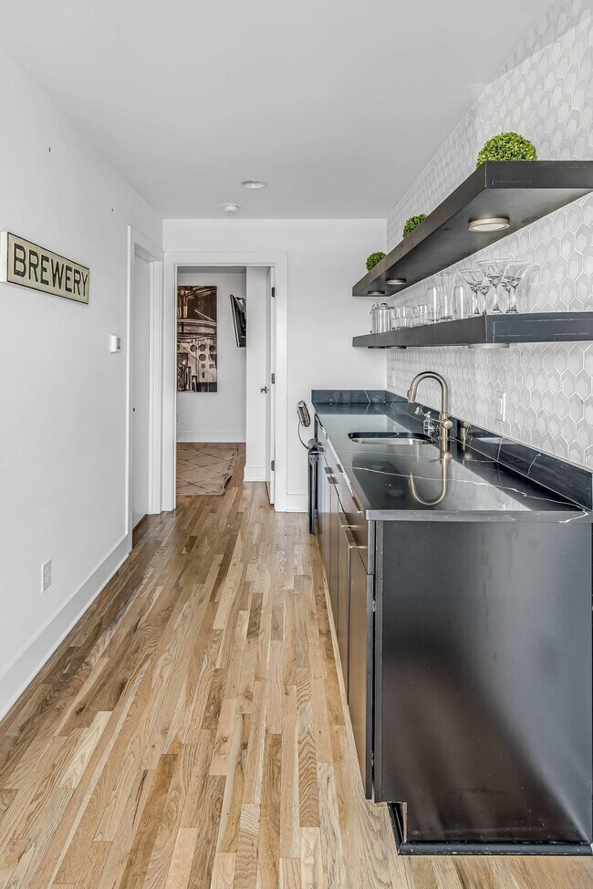 Building Photo - 2807 Delaware Ave