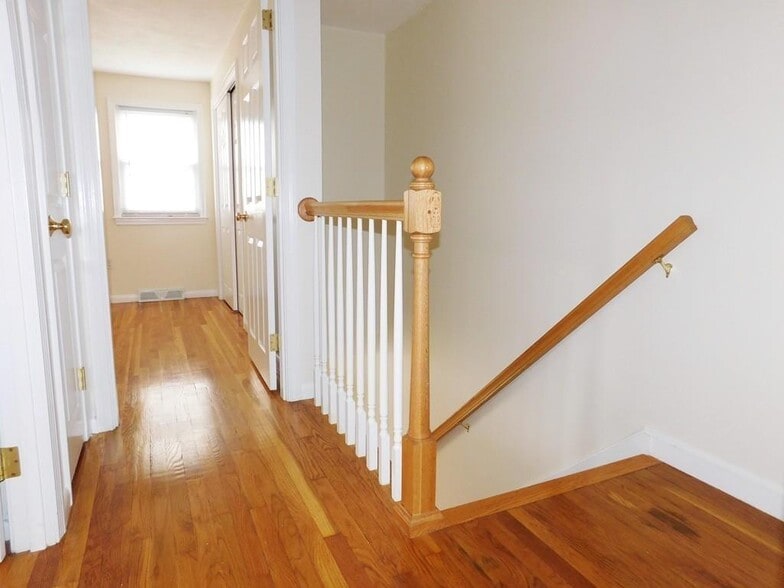 Building Photo - 249 Bridge St