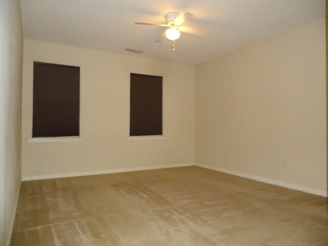 Building Photo - 2203 Oak Stream Ln