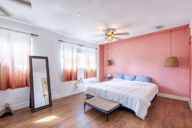 Building Photo - 1820 Hillcrest Ave