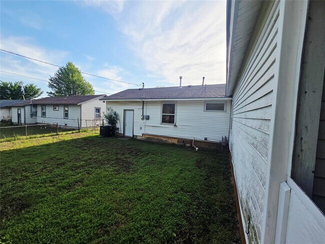 Building Photo - 3413 Willow Creek Dr