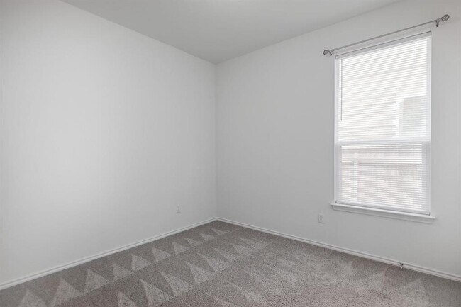 Building Photo - 210 Adeline Dr