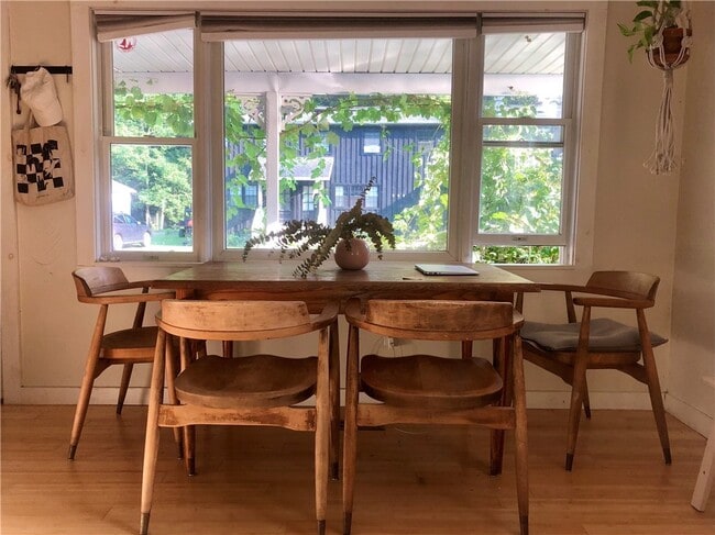 Building Photo - 511 Main St