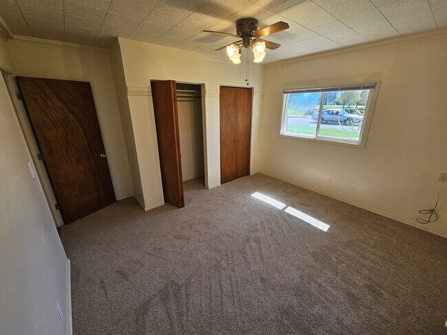 Building Photo - Comfortable 3/Bed-2 Bath Home with a Deck and Fenced Backyard