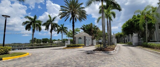 Building Photo - 677 SW 111th Ave