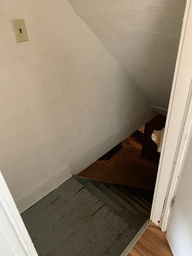 Building Photo - 3 or 4 bedroom (3 bedrooms+ bonus room) House in Rum Village