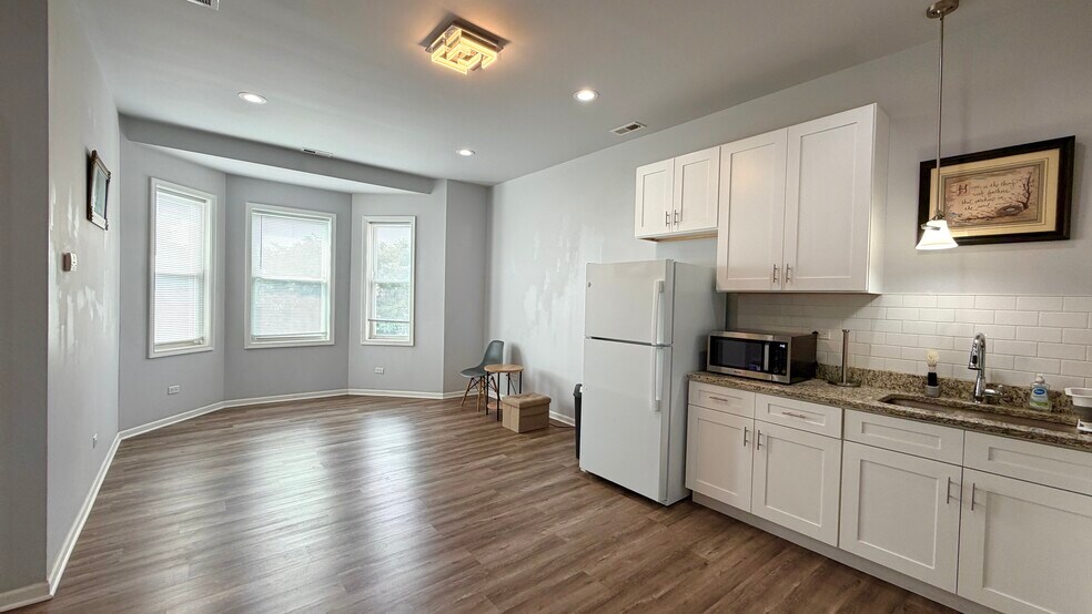 Building Photo - 2893 S Archer Ave