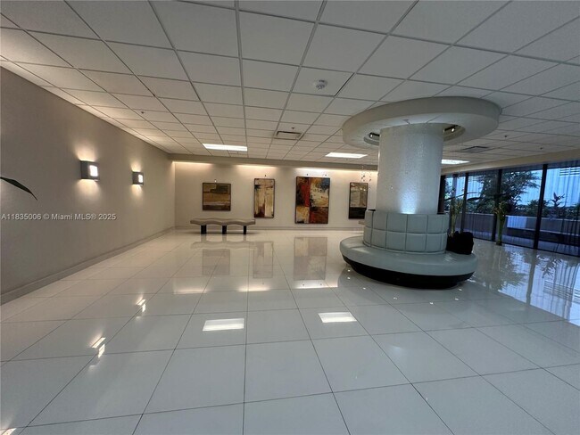 Building Photo - 1621 Collins Ave