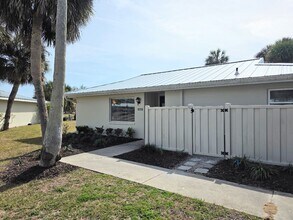 Building Photo - Beautiful 2-bedroom, 2-bath waterfront villa