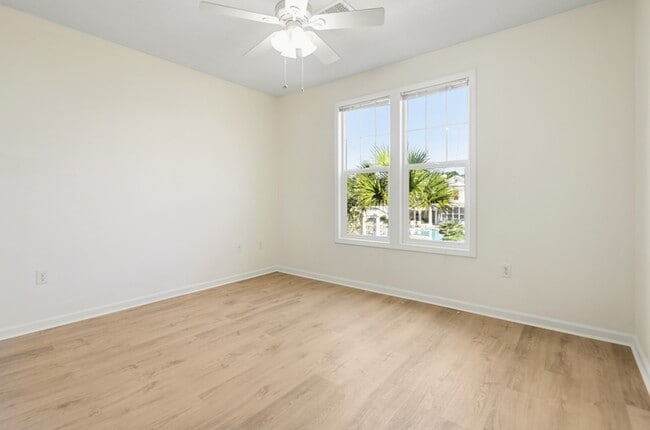 Building Photo - 1127 Rosewood Ln