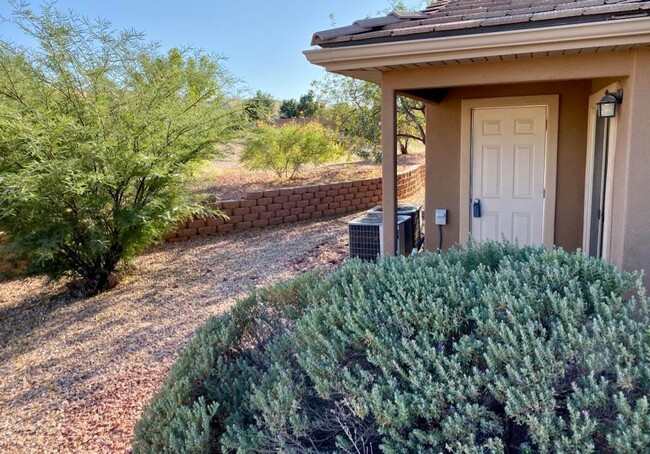 Building Photo - Beautiful Hidden Valley Townhome!