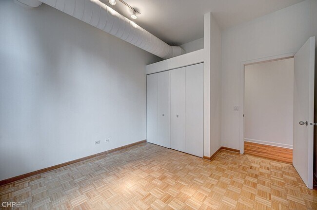 Building Photo - 333 W Hubbard St