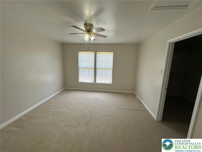 Building Photo - 118 Knollwood Dr
