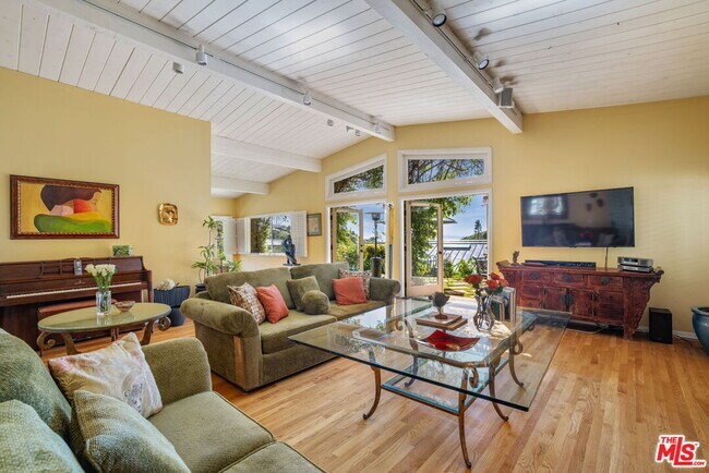 Building Photo - 1336 Bienveneda Ave