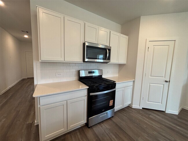 Building Photo - 27314 Oceanus Springs Dr