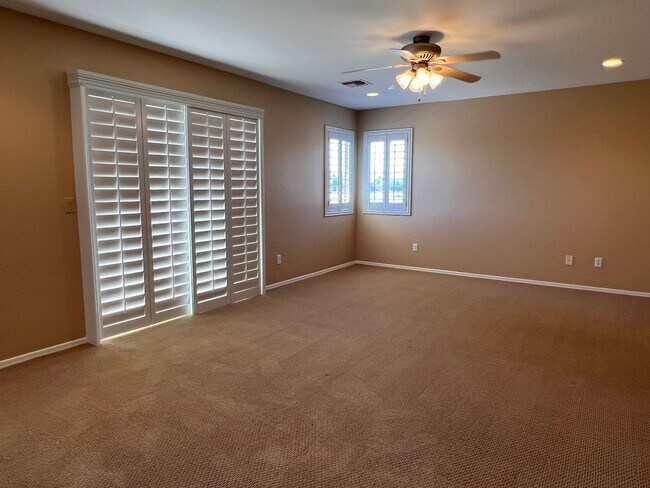 Building Photo - 5 Bed 4 Bath Beautiful Gilbert Home - Gated Community On Golf Course