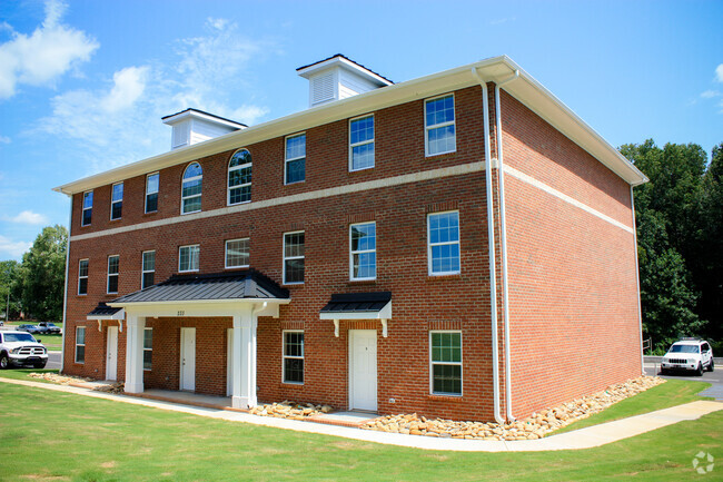 Building Photo - Cross Creek