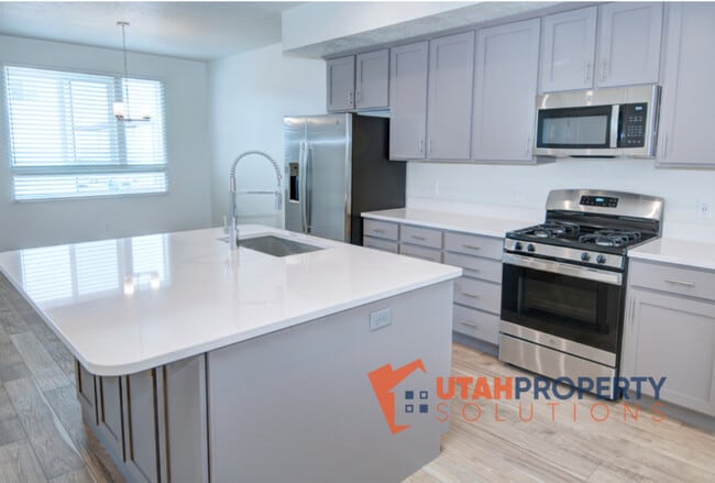 Building Photo - 408 S 980 W