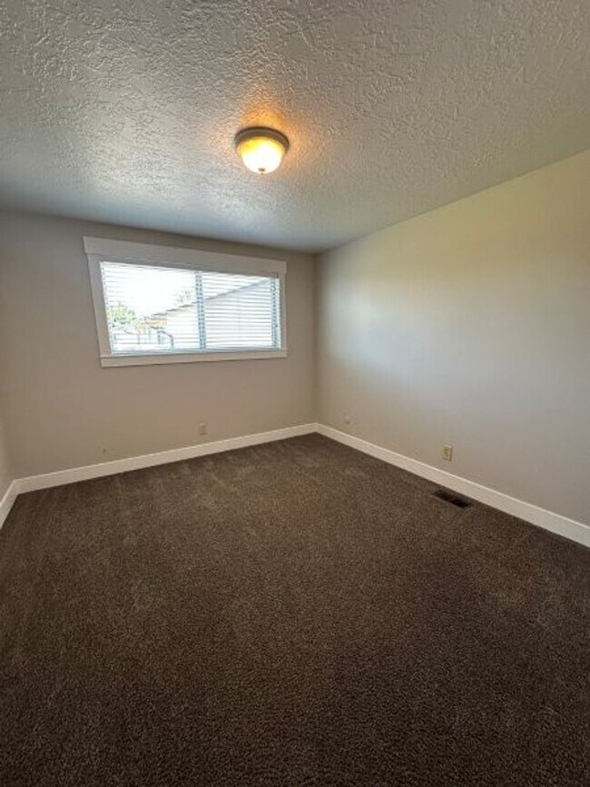 Building Photo - 2641 N 1375 W