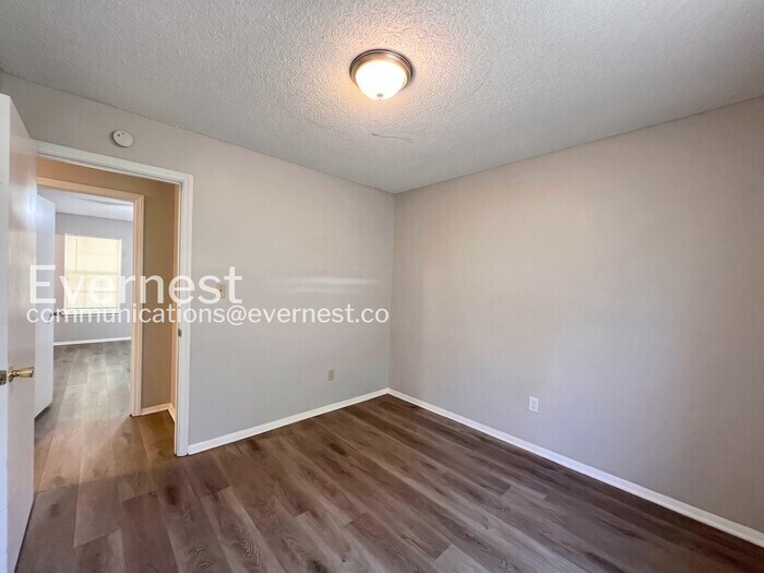 Building Photo - 5565 Chapel Hill Dr