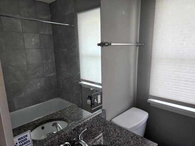 Building Photo - 220 Old County Line Rd