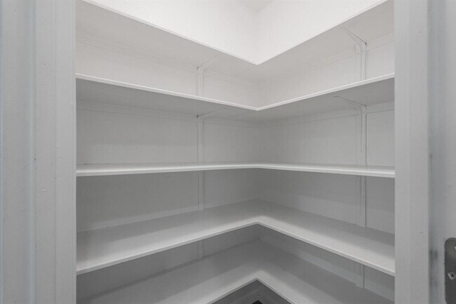 Building Photo - 18000 Malnati Dr