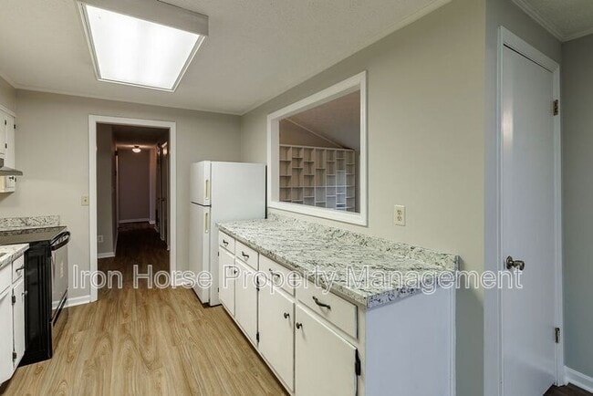 Building Photo - 137 Hight Dr