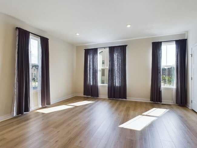 Building Photo - 301 W 20th St