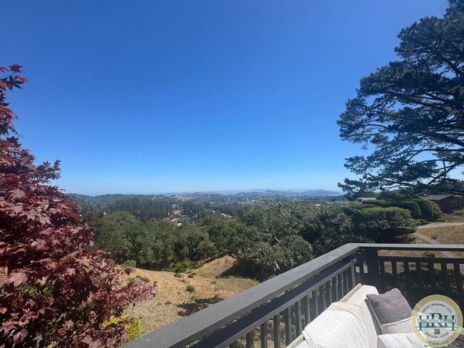 Building Photo - Tranquil & Sun Drenched 3BR|3BR in Heart o...