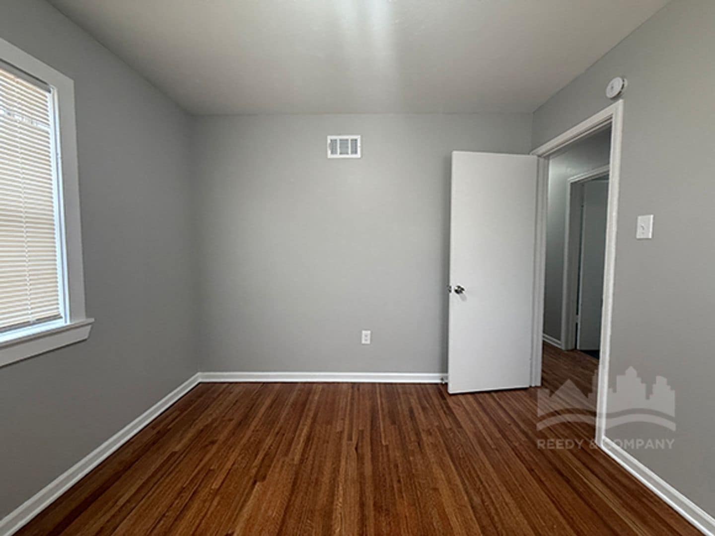 Building Photo - 2759 Southmeade Ave