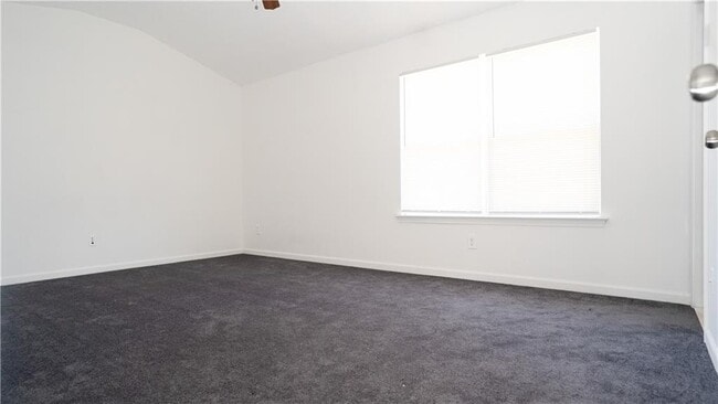 Building Photo - 605 Chase Ln