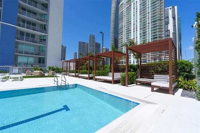 Building Photo - 325 S Biscayne Blvd