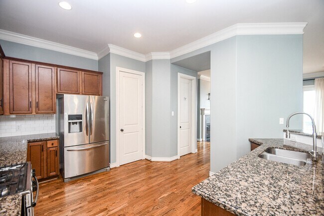 Building Photo - 2222 Hilshire Lake Dr