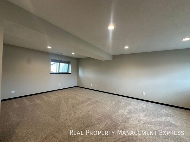 Building Photo - 4 Bedroom 3 Bathroom Home for Rent