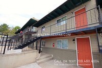 Building Photo - 1022 E Poplar St