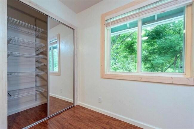 Building Photo - 3302 Catalina Dr