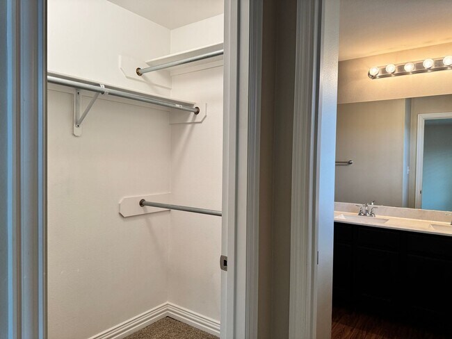 Building Photo - 311 Princess Place