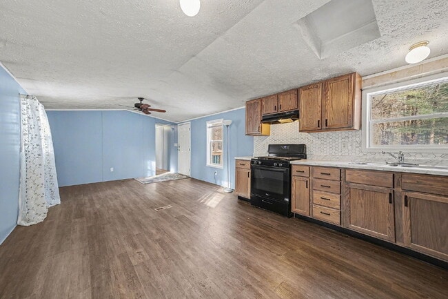 Building Photo - 3 Bedroom, 2 Bath Rental - $1450/month