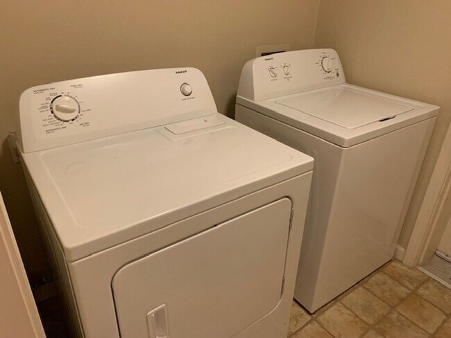 Building Photo - Two Bedroom & Two Bathroom Condo in Syrah at Natomas Park