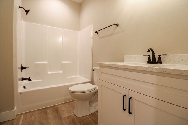 Building Photo - COMMERCIAL1725