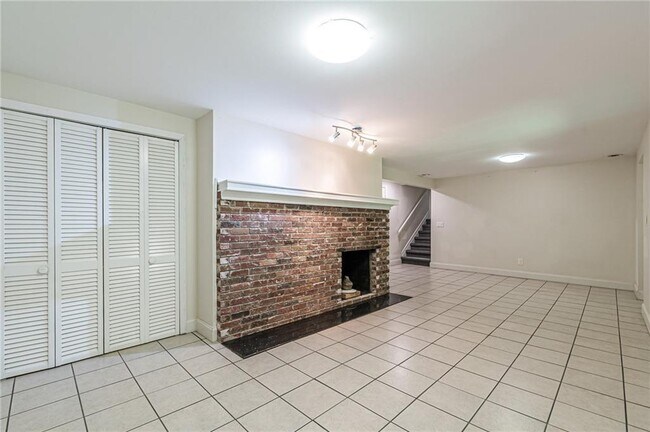 Building Photo - 1574 Old Spring House Ln