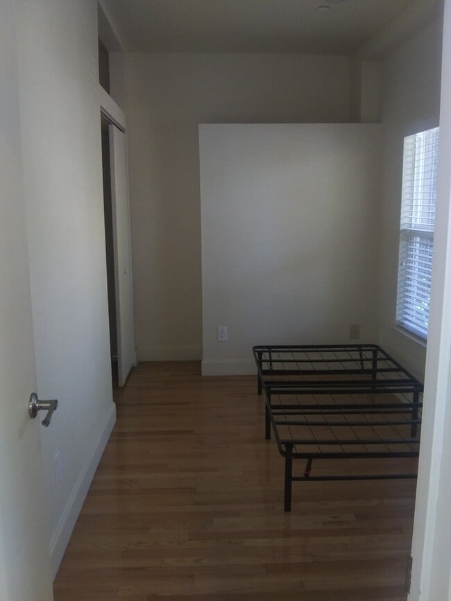 Building Photo - 2401 Warring St
