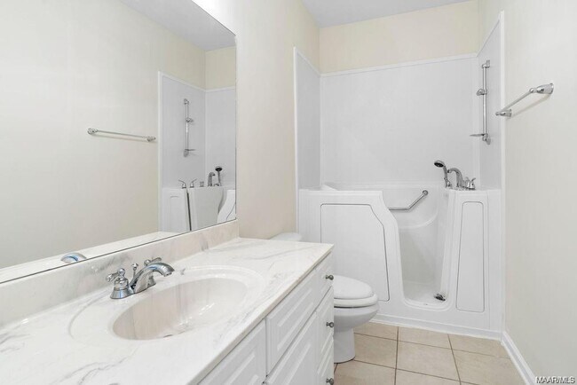 Building Photo - 3412 Crestwood Ln