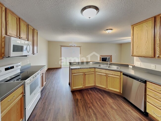 Building Photo - 6875 Tumbleweed Ln