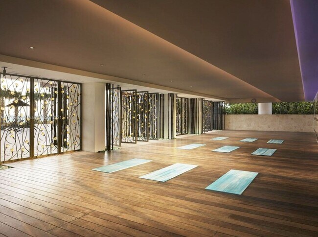 Building Photo - 6899 Collins Ave