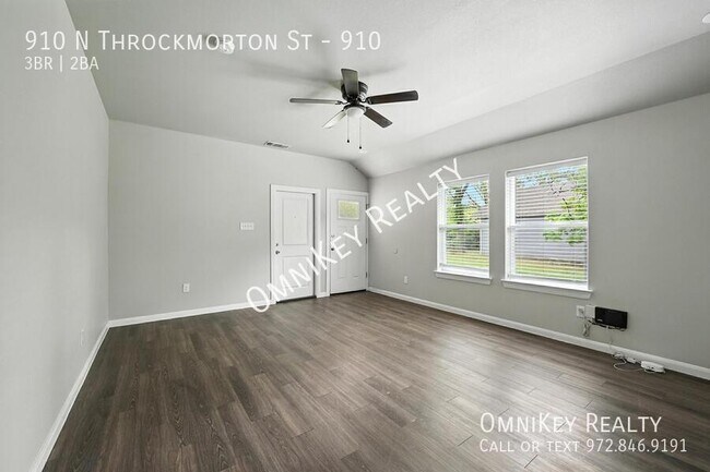 Building Photo - 910 N Throckmorton St