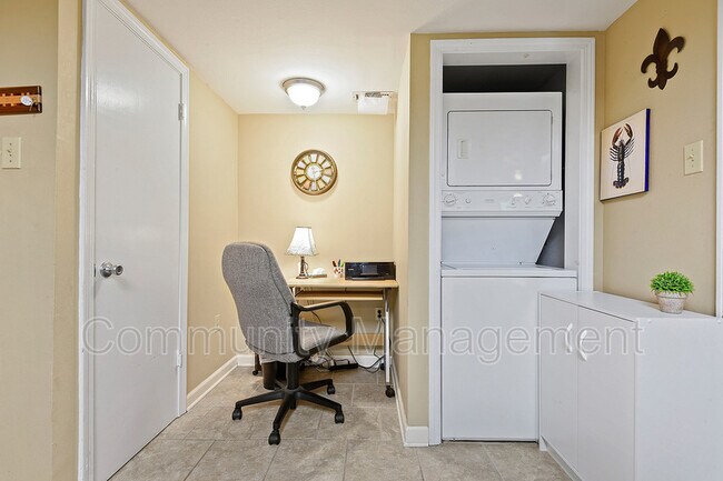 Building Photo - 7950 Jefferson Hwy