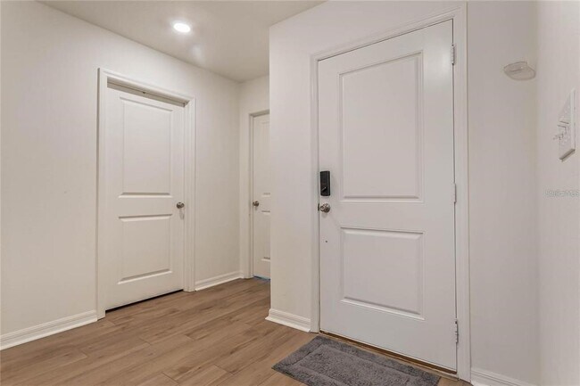 Building Photo - 495 Overpool Ave