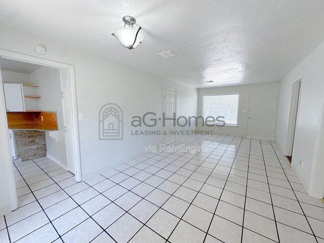 Building Photo - 3032 NW 70th St